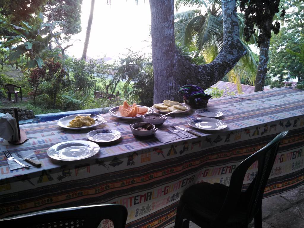 Zapote Tree Inn Flores Exteriör bild