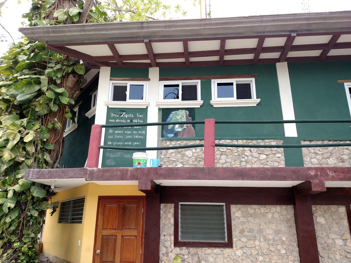 Zapote Tree Inn Flores Exteriör bild