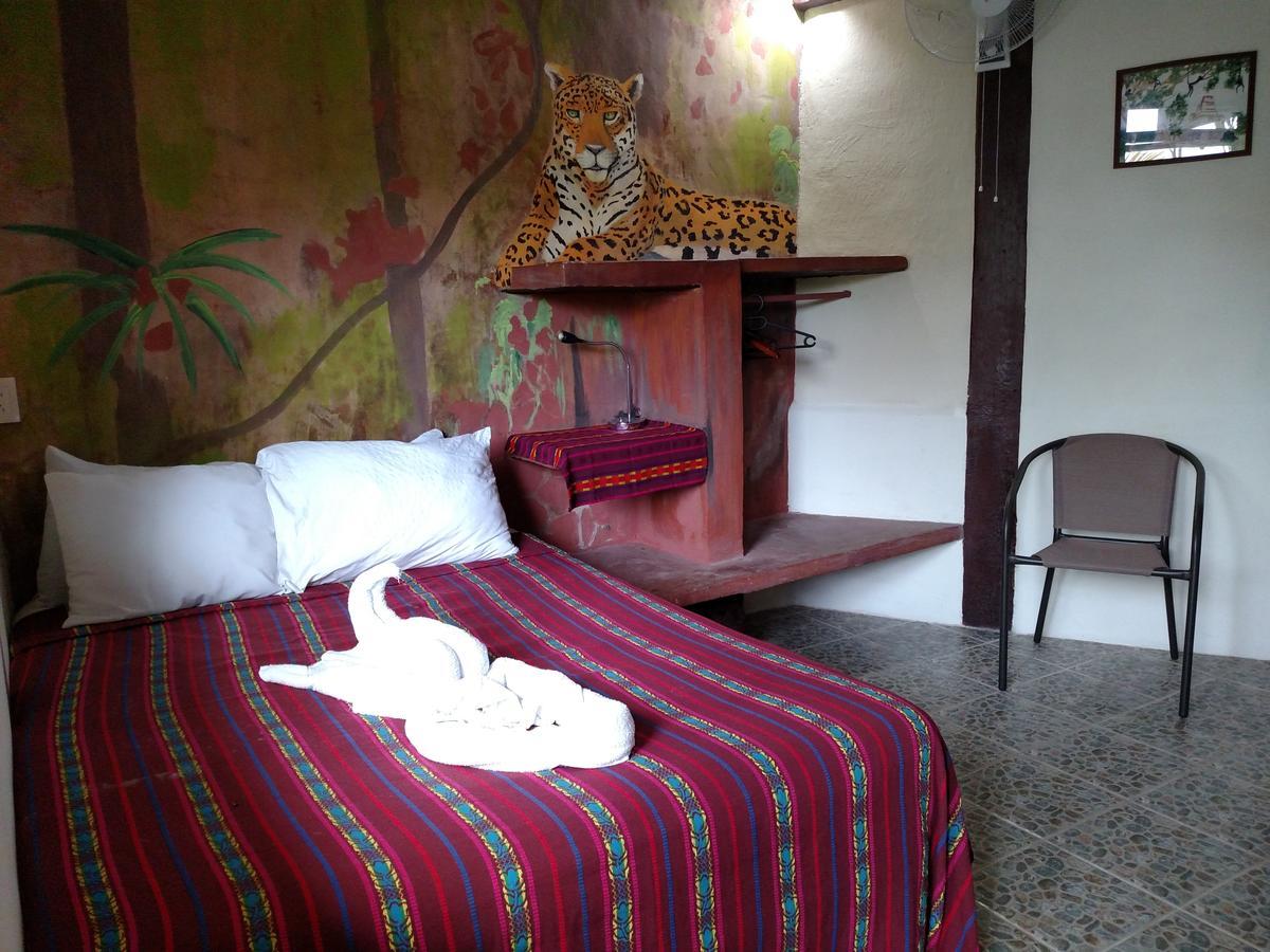 Zapote Tree Inn Flores Exteriör bild